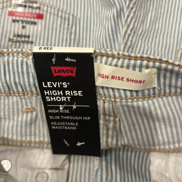 Levi’s premium high rise short and Roxy T-shirt, size: 8 - Picture 4 of 15